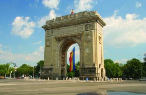 1330_21944734_Triumphal Arch with national flag, Romania, Bucharest_kirych